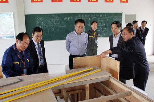 集团公司总司理刘家静一行赴安建技师学院视察指导事情