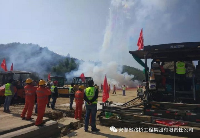 抢抓晴晴天气，，，路桥集团各项目大干快上