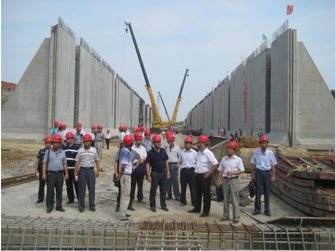 集团公司召开七月生产（清静）事情暨巢湖项目现场观摩会