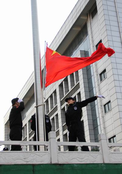 安徽365英国上市技师学院举行升旗仪式