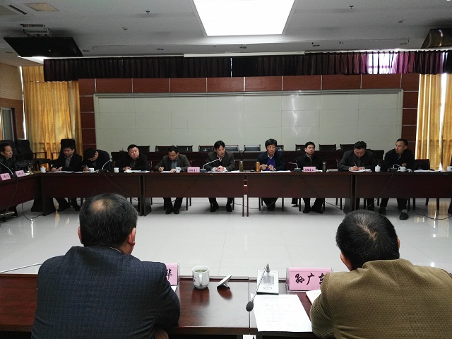 集团公司党委委员、副总司理许克顺应邀加入泾县修建企业座谈会