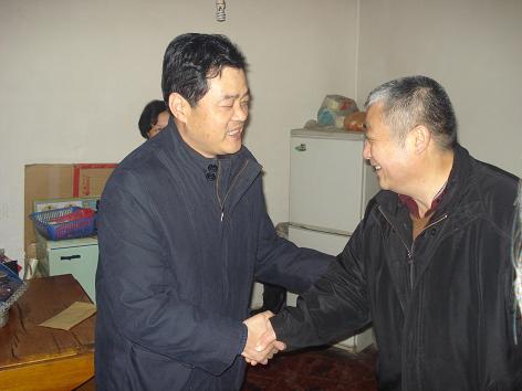 副总司理戴良军带队到省路桥公司送温暖