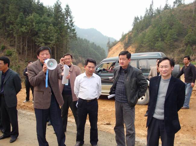 黄山市交通局黄仁麟局长一行莅临省路桥集团G205项目观摩