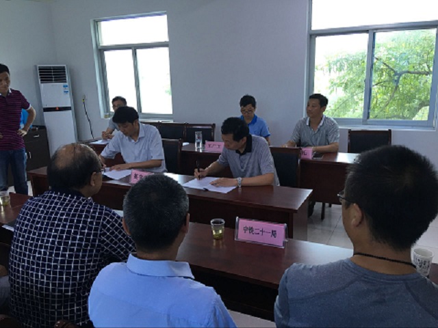 安徽路港公司董事长李振标出席G347普济圩至枞阳段工程施工条约签约仪式 