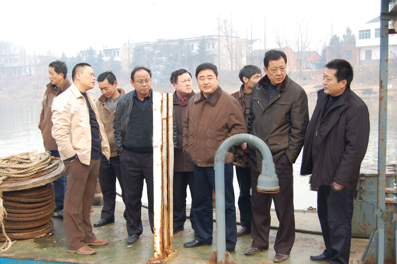 胡运成董事长春节慰问疏浚公司坚守岗位的一线施工职员