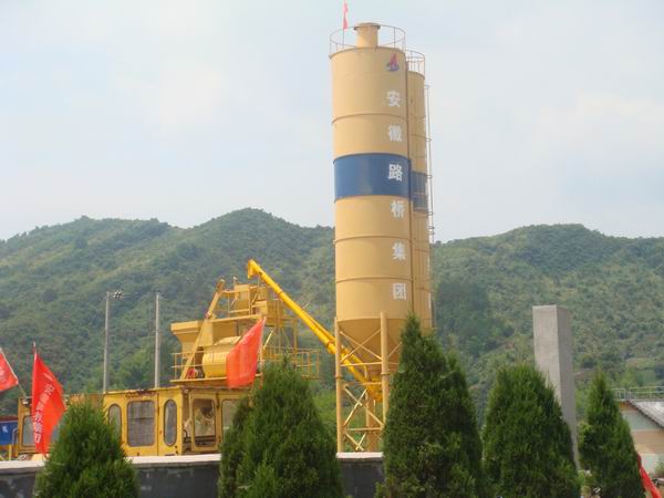 省路桥集团黄祁高速05标拌和站架设在全线率先完成