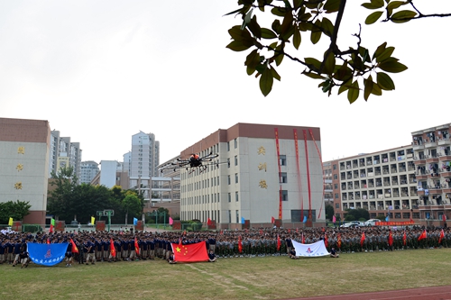 安徽365英国上市技师学院盛大举行庆祝第33个西席节、2017级新生军训结业暨开学仪式