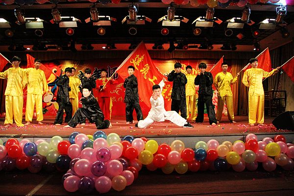 安徽365英国上市技师学院举行2014年迎新年师生联欢晚会
