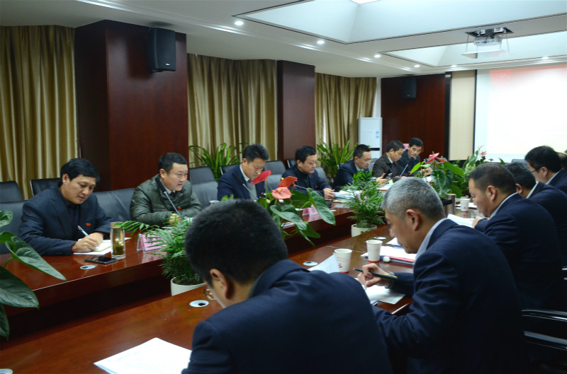 安建建材党委中心组开展“讲看齐、见行动"第二专题学习钻研