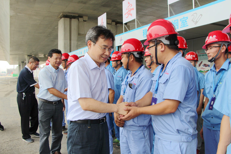 省住建厅厅长张天培一行慰问集团一线职工