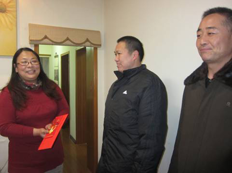 集团公司总执法照料申玉恩前往省水泥制品公司慰问难题职工