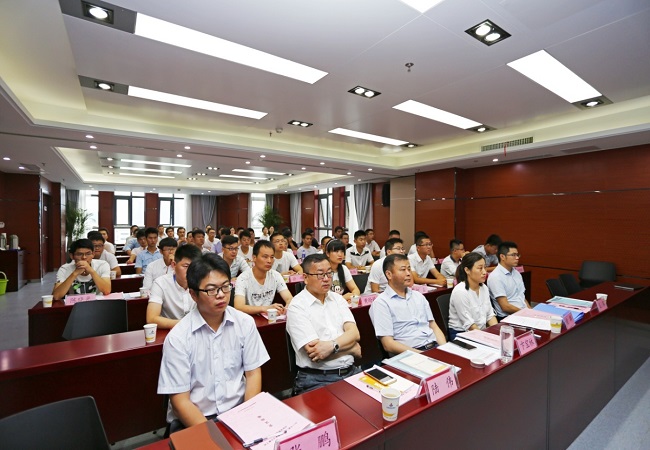 路桥集团检测公司召开二季度生产清静会暨工地试验室治理培训会