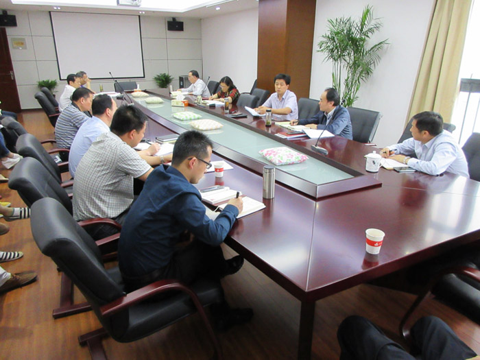 安建地产召开中心组理论学习扩大会