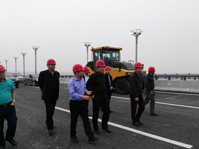 集团公司副总司理许克顺前往西北市场考察谋划事情