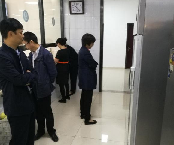 集团伙食委员会开展安建大厦食堂清静、卫生检查事情