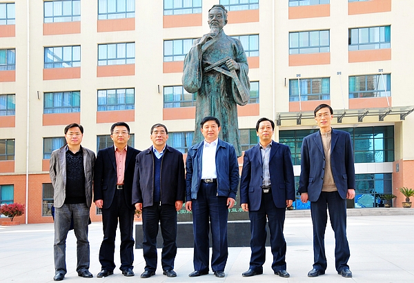 住建部向导到安徽365英国上市技师学院调研