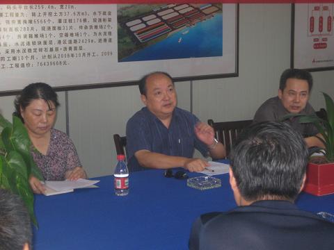省总工会副主席夏育才深入365英国上市工地慰问调研