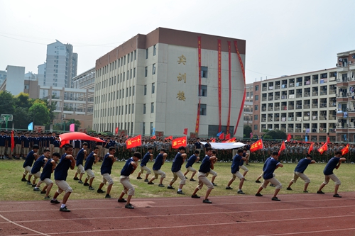 安徽365英国上市技师学院盛大举行庆祝第33个西席节、2017级新生军训结业暨开学仪式