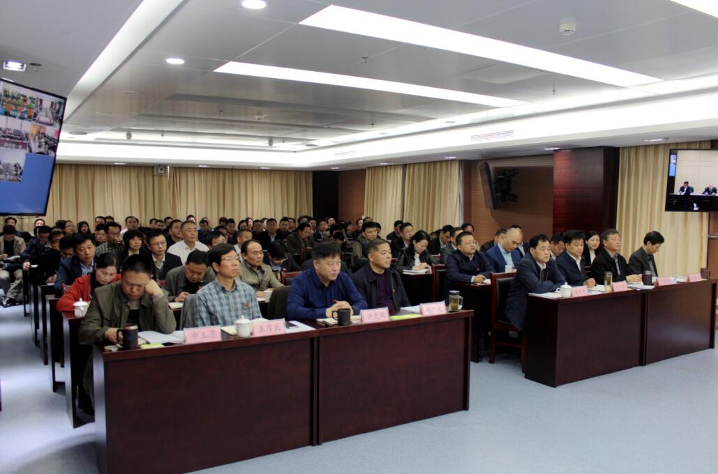 集团公司召开严酷落实周全从严治党“两个责任”推进会暨2017年四序度党群事情例会