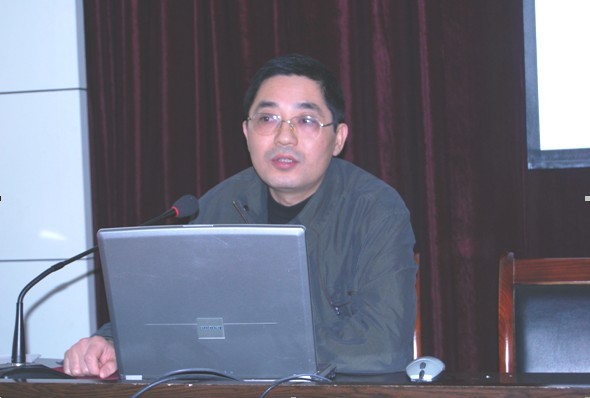 集团机关举行深入贯彻2010年岁情报告专题讲座