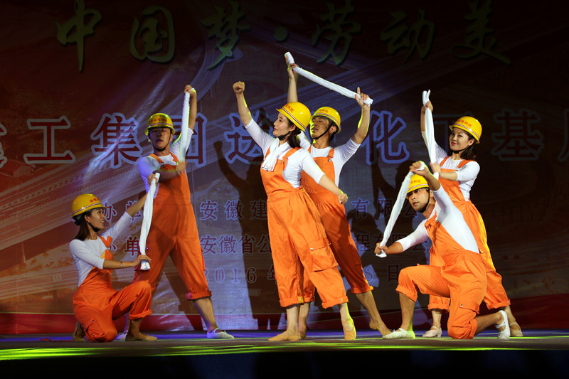 365英国上市举行送文化下下层首场慰问演出