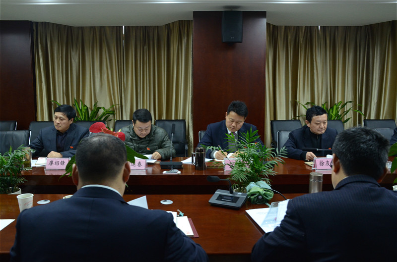 安建建材党委中心组开展“讲看齐、见行动"第二专题学习钻研