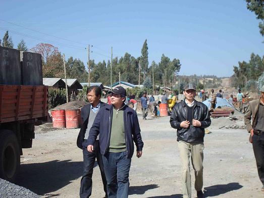 安徽省路桥公司总司理汪卫东视察埃塞DODOLA项目