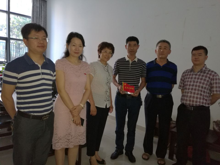 集团机关党委首次命名及授牌“党员先锋岗”