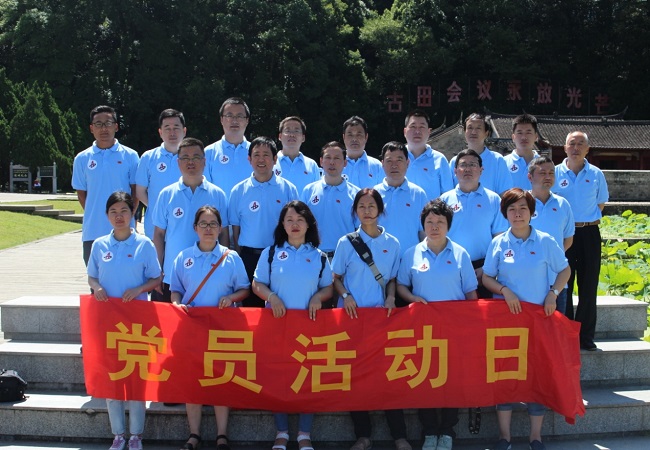 “不忘历史，，，，，，听党指挥，，，，，，服务人民”    让古田聚会精神永放光线