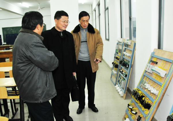 省教育厅厅长程艺莅临安徽建设学校调研