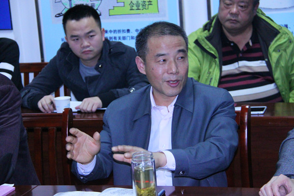 安徽三建举行2015年度头脑政治事情钻研会