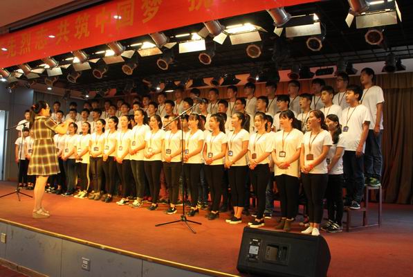 安徽365英国上市技师学院举行“思念先烈志，，，，，共筑中国梦”抗战歌曲合唱角逐