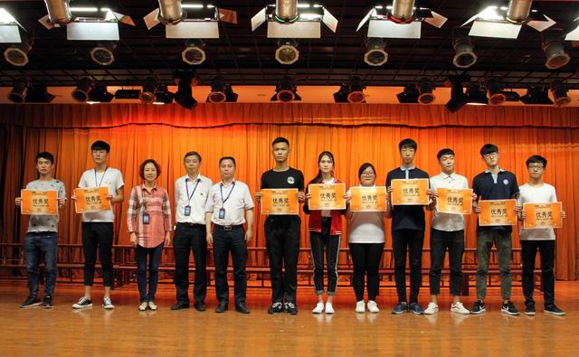 调解巨细 13、杨继强书记、李波书记和沈群书记给获得优异奖的代表队颁奖.jpg