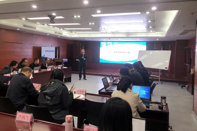 路桥集团党委书记、董事长盛明宏为项目司理教学项目治理专题课程