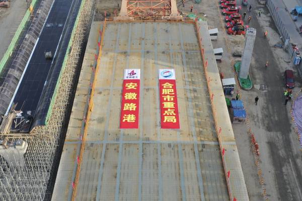 智慧指导助力安徽路港公司文忠路高架跨地铁钢箱梁顶推作业