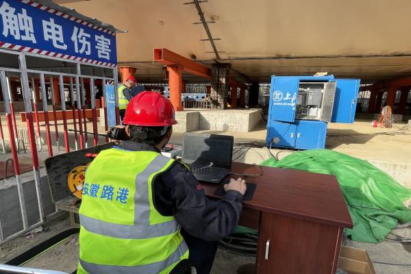 智慧指导助力安徽路港公司文忠路高架跨地铁钢箱梁顶推作业