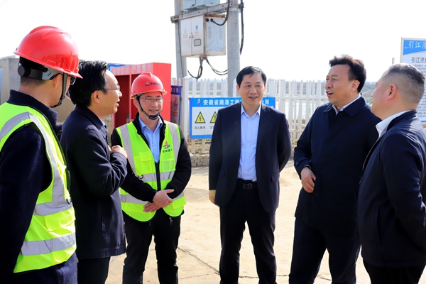 省国资委、省直机关工委、省引江济淮员工代表赴安徽路港公司派河口船闸举行“三八”妇女节共建活动