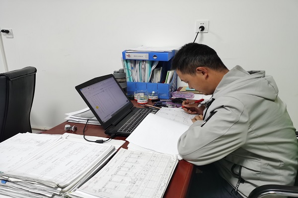 安徽路港公司文忠路丈量工程师章斌的一天——疫情防控下项目手艺职员事情新常态