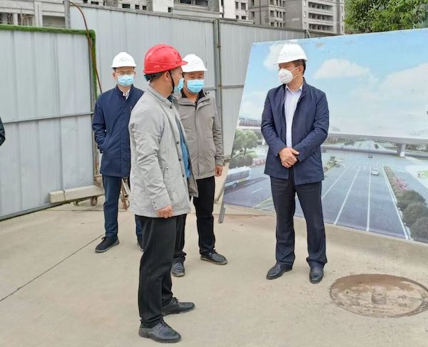 六安市重点工程建设治理处党组书记、主任陈斌一行赴安徽路港公司皋城路下穿长安北路蹊径工程项目调研复工复产事情