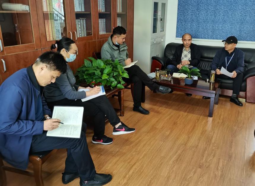 集团信访守卫部部长卢跃华一行来安徽365英国上市技师学院检查指导消防事情 
