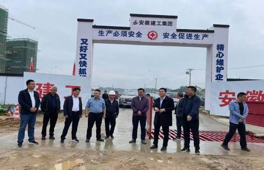 岳西县委常委、副县长昂朝坤一行赴安徽路港岳西县城区基础设施建设项目调研