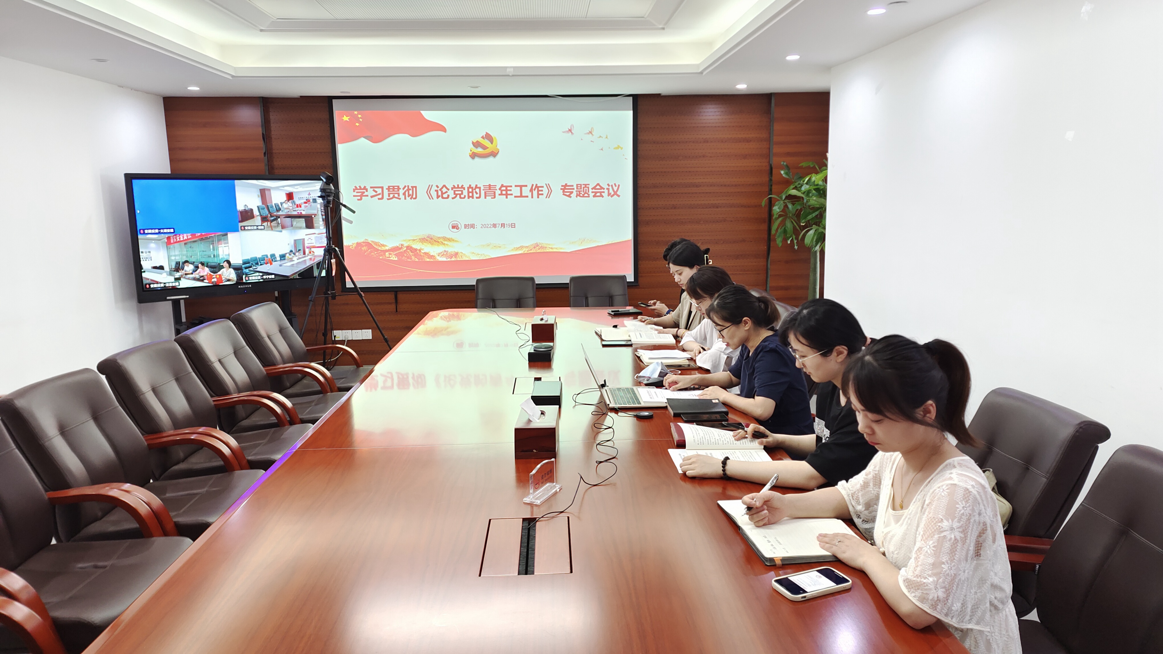 集团各级团组织掀起学习《论党的青年岁情》热潮