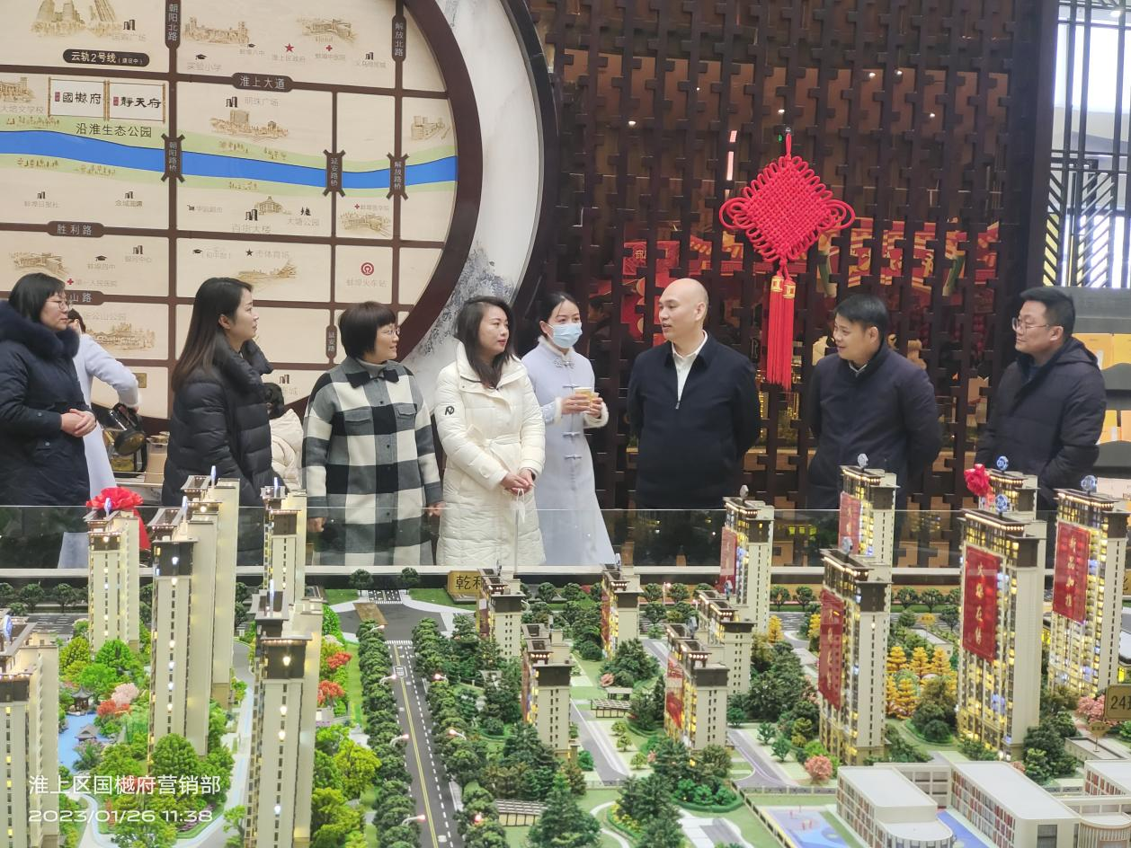 股份公司副总司理、温顺地产党委书记、董事长朱忠明赴温顺地产一线开展新春调研慰问