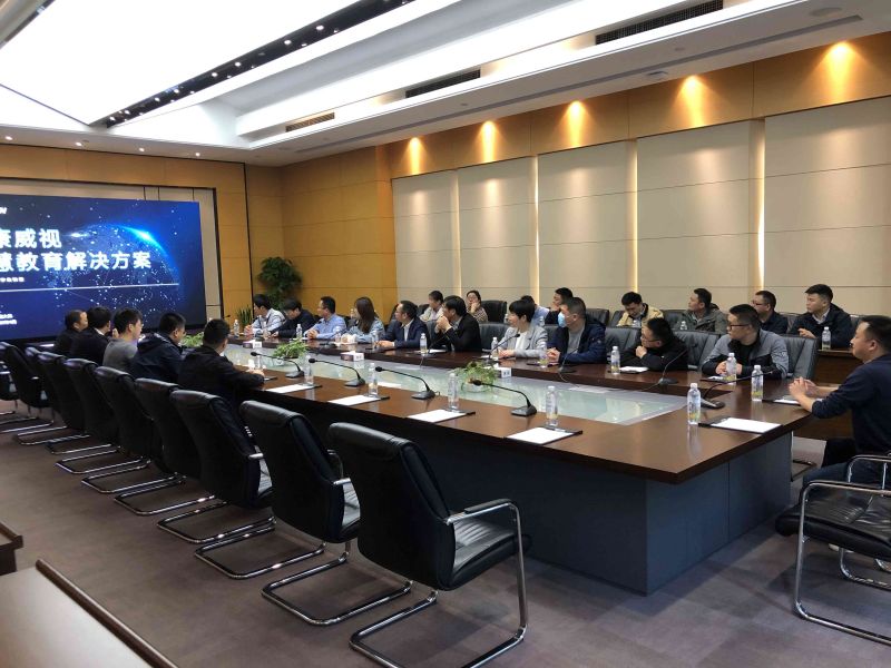 5-与？？？？低视开展交流座谈聚会.jpg