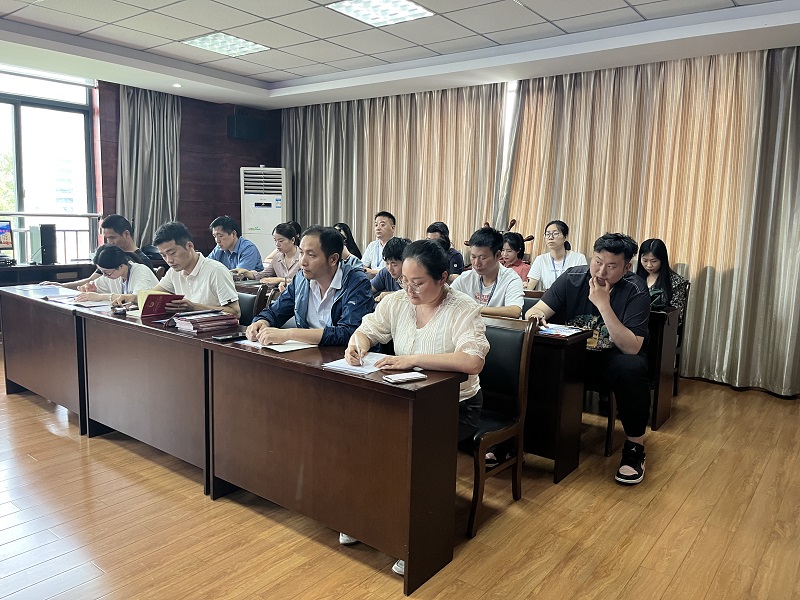 参会职员.png