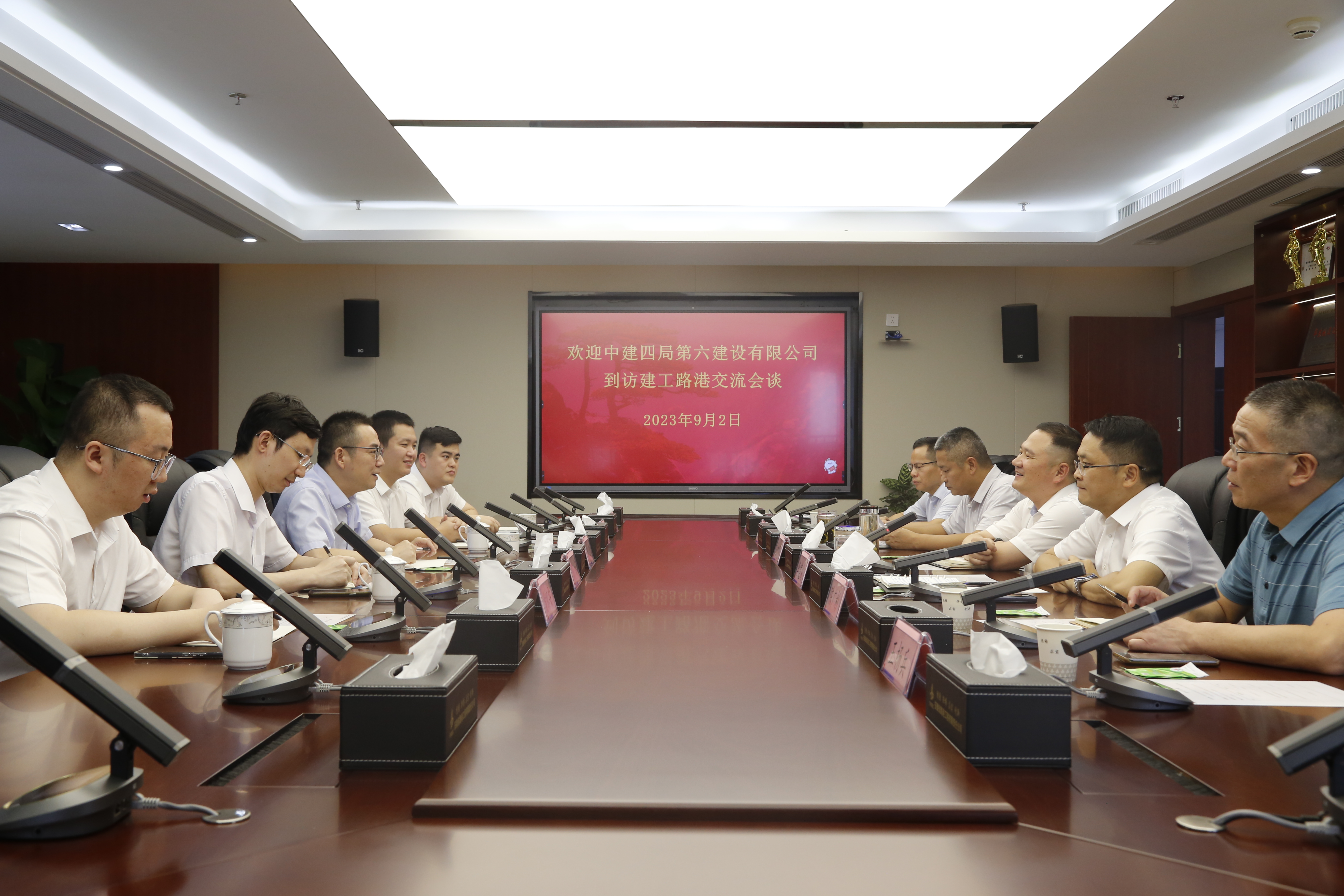 中建四局第六建设有限公司来访365英国上市路港交流座谈