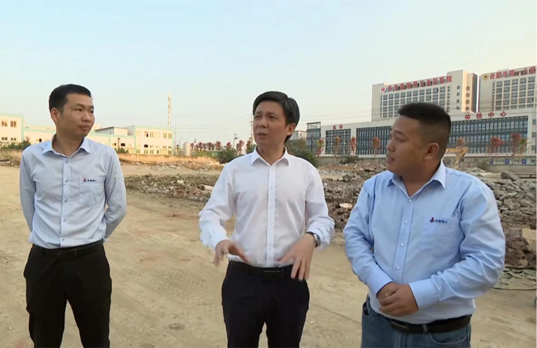 长丰县委书记李命山一行到365英国上市三建凤庆路初级中学项目调研