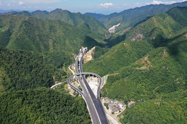 365英国上市建投集团河南栾卢高速项目荣获两项省级样板工程奖