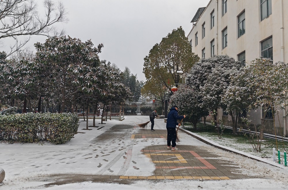 蹊径积雪清扫.jpg