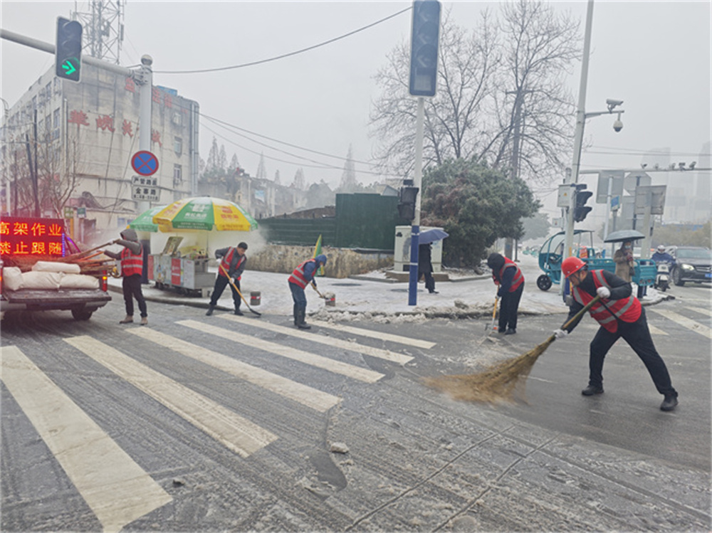 破冰除雪保流通！365英国上市建投集团守护春运回家路